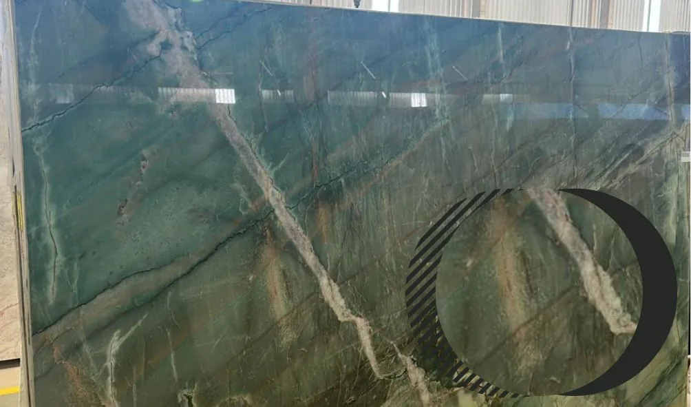 Chapa de Quartzito Da Vinci, quartzito de fundo claro com veios delicados e aspecto sofisticado