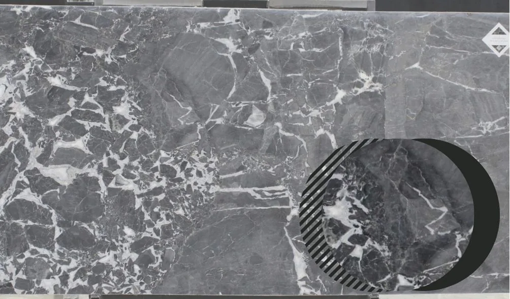 Chapa de Mármore Grigio Michelangelo, mármore de fundo cinza com veios claros e movimento elegante
