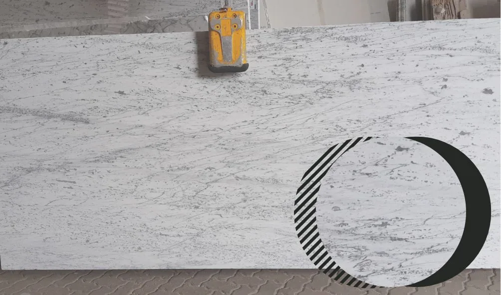 Chapa de Mármore Carrara, mármore italiano branco acinzentado com veios finos e discretos
