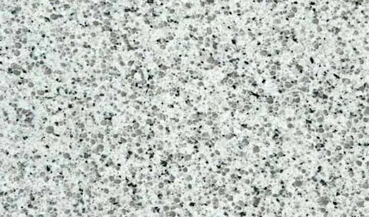 Chapa de Granito Branco Ceará, granito branco tradicional, com grãos cinza uniformes e boa luminosidade
